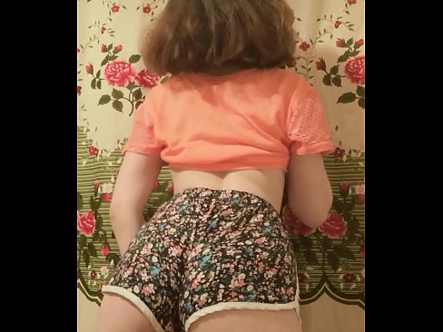 ❤️ Nena jove sexy despullant-se els pantalons curts davant la càmera ❤ Porno vk al ca.pornokey.ru ☑